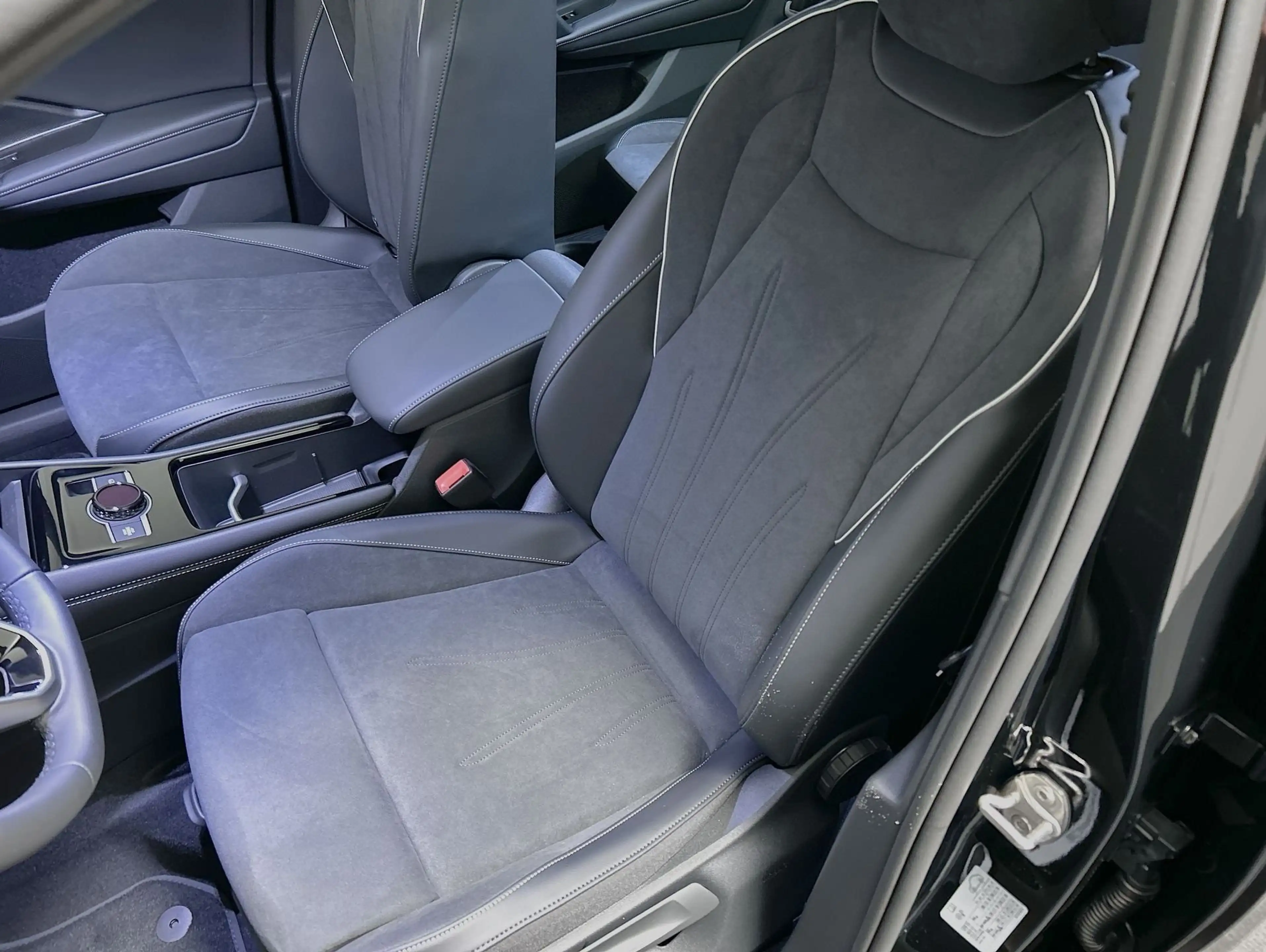 Volkswagen Tayron Elegance 1.5 l eHybrid CarPlay Pano ACC — photo 11
