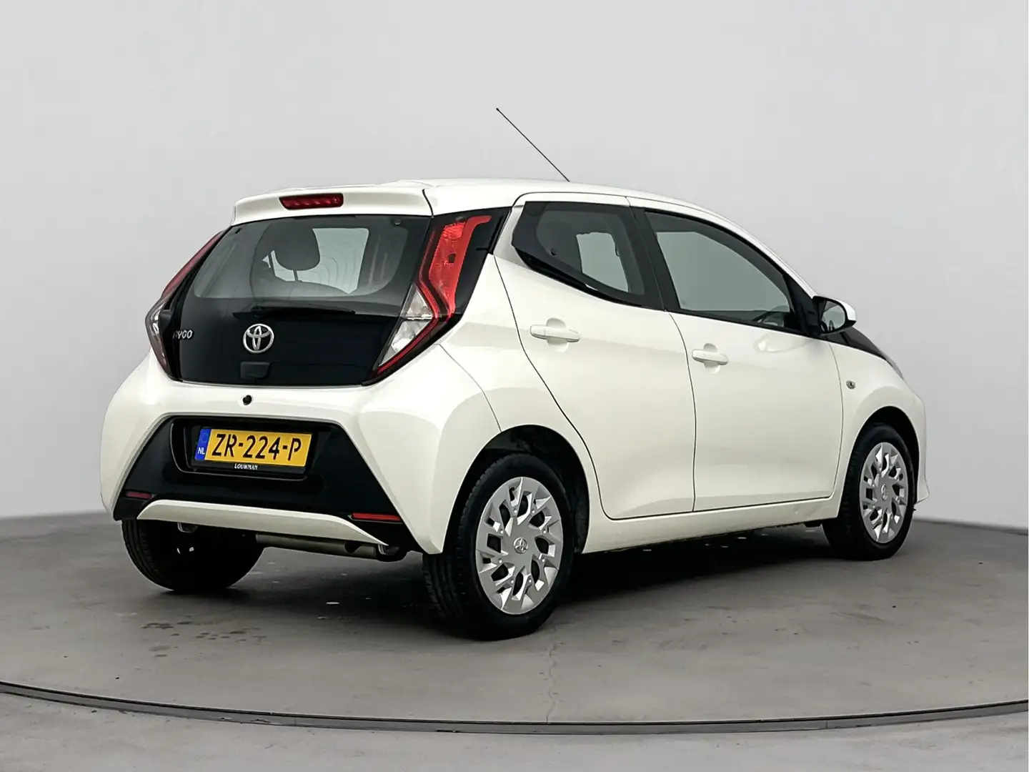 Toyota Aygo 1.0 VVT-i x-play | Parkeercamera | Bluetooth | Air Wit - 2