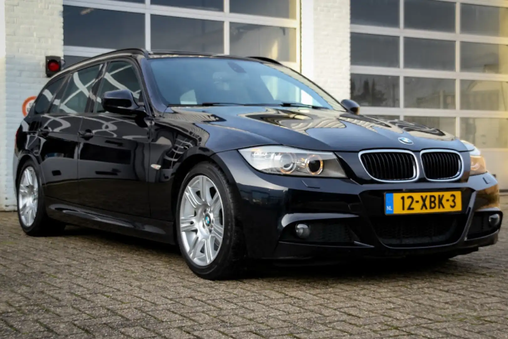 BMW 318 Touring Automaat M-pakket Pano Sportstoelen Zwart - 1
