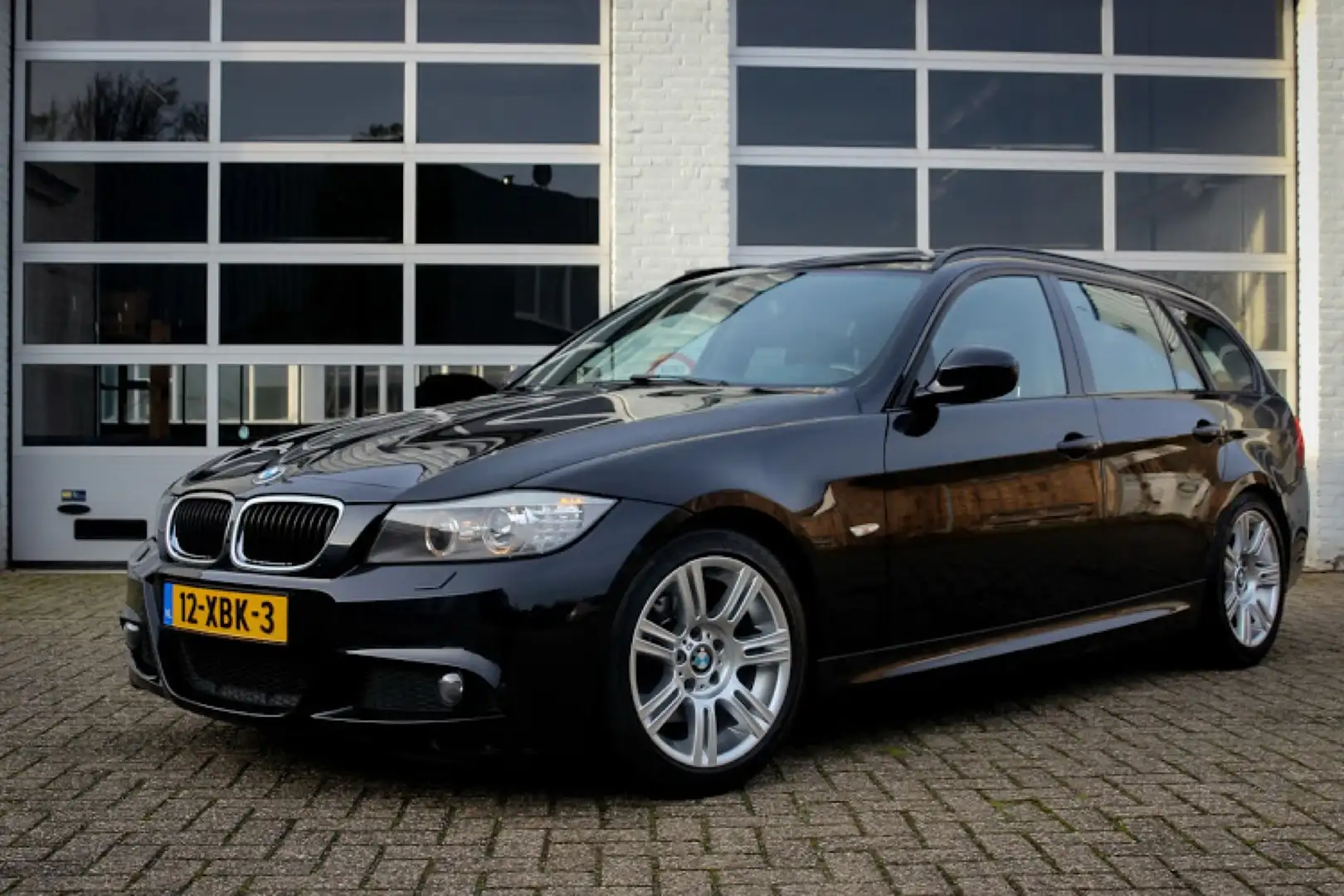 BMW 318 Touring Automaat M-pakket Pano Sportstoelen Zwart - 2