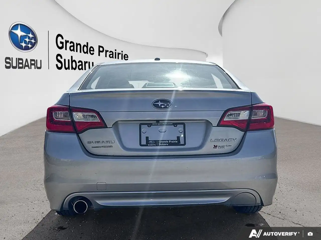 Subaru Legacy снимка Subaru Legacy