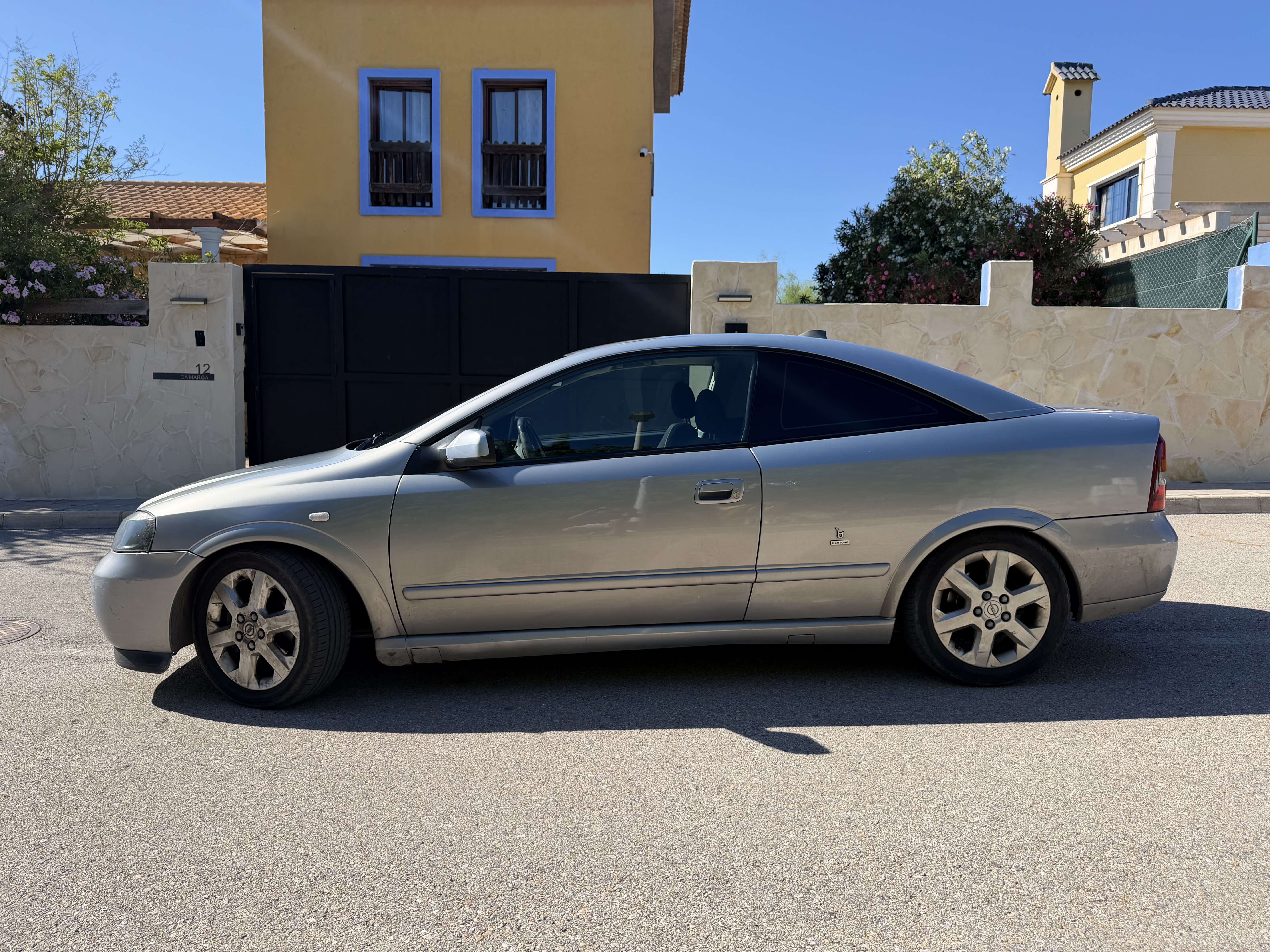 Opel Astra Coupé 2.2 16v Bertone Edition - foto 1
