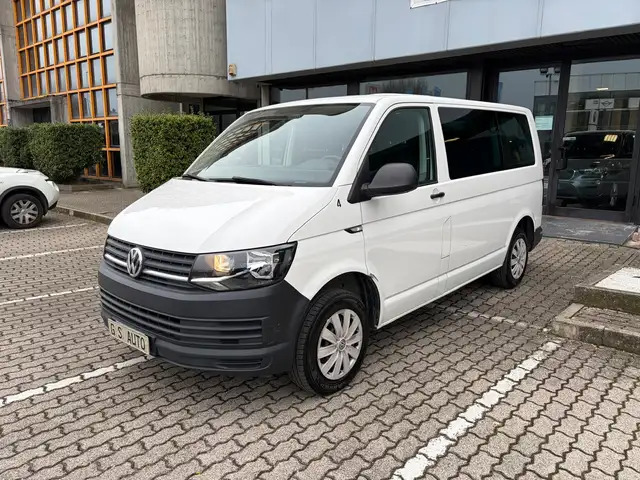 Volkswagen T6 Caravelle 2.0 TDI 102 cv Trendline 9 posti