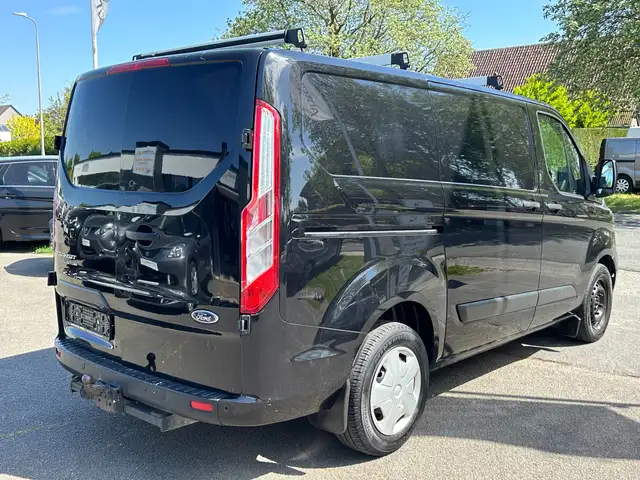 Ford Transit Custom view 3