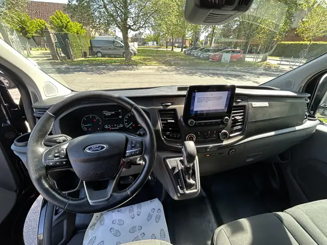 Ford Transit Custom view 13
