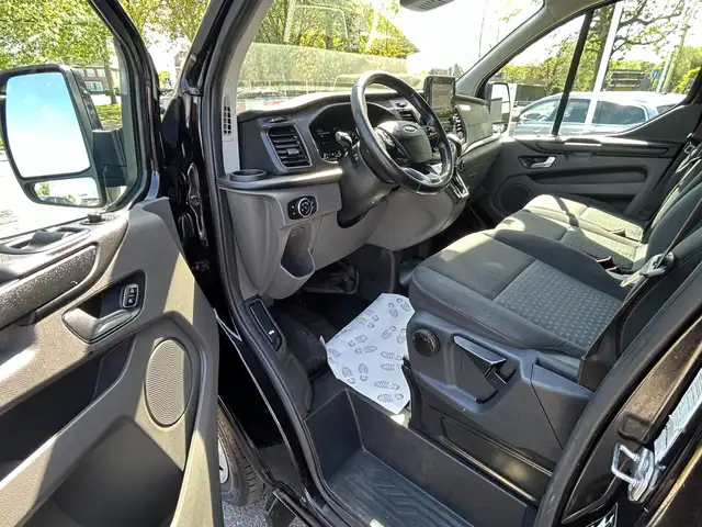 Ford Transit Custom view 9