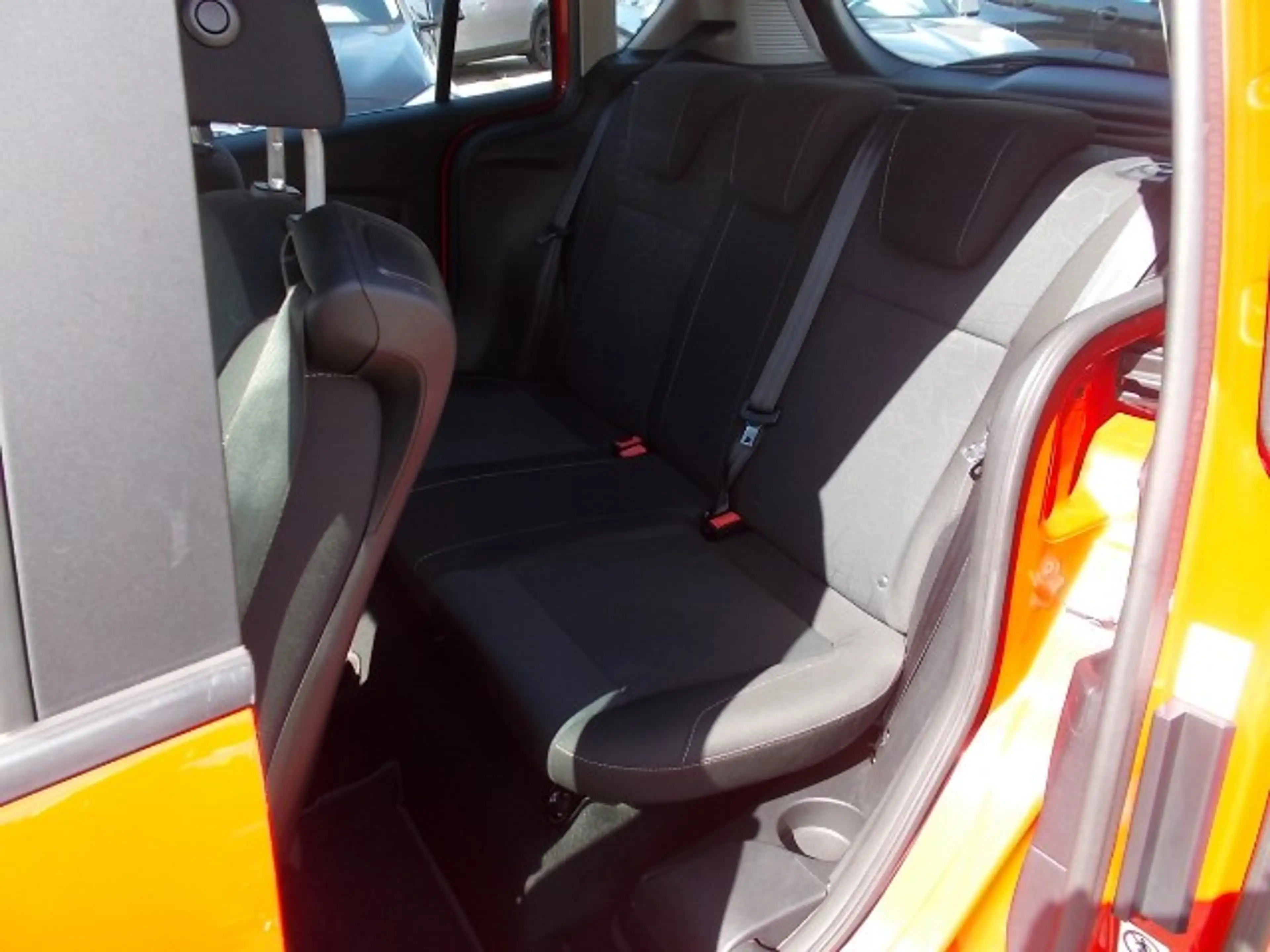 Ford B-Max Trend, Klima, Parksensoren, Radio CD, USB — photo 15