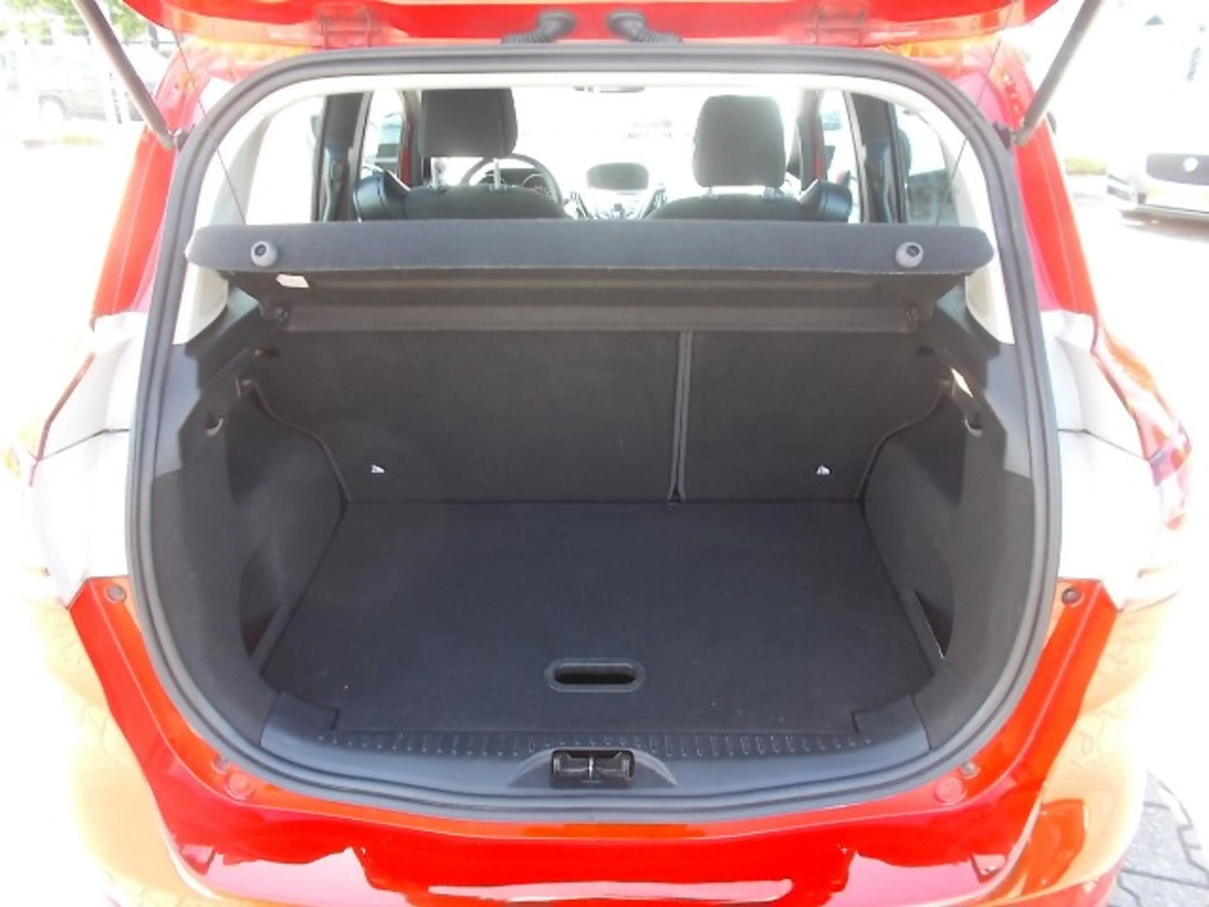 Ford B-Max Trend, Klima, Parksensoren, Radio CD, USB — photo 13