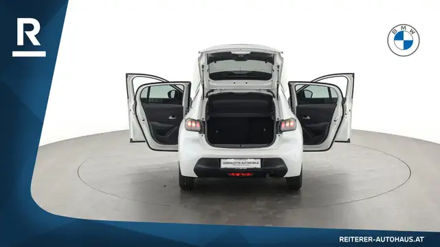 Peugeot 208 view 11