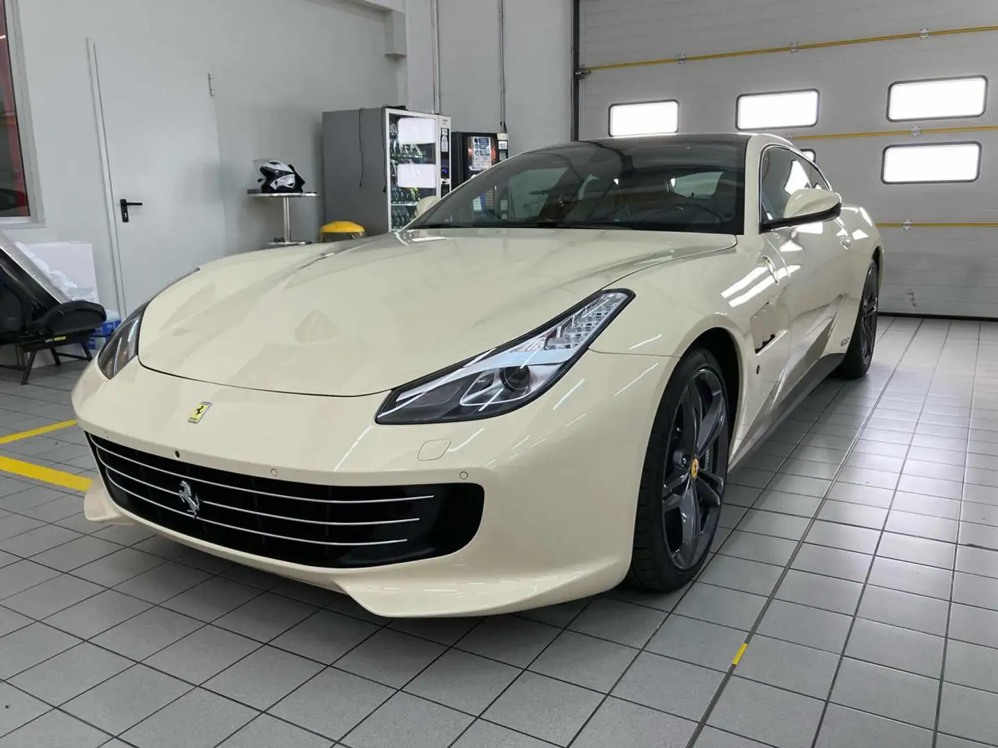 Ferrari GTC4 Lusso GTC4 Lusso *70th EDITION* 1 OF 1 Beige - 1