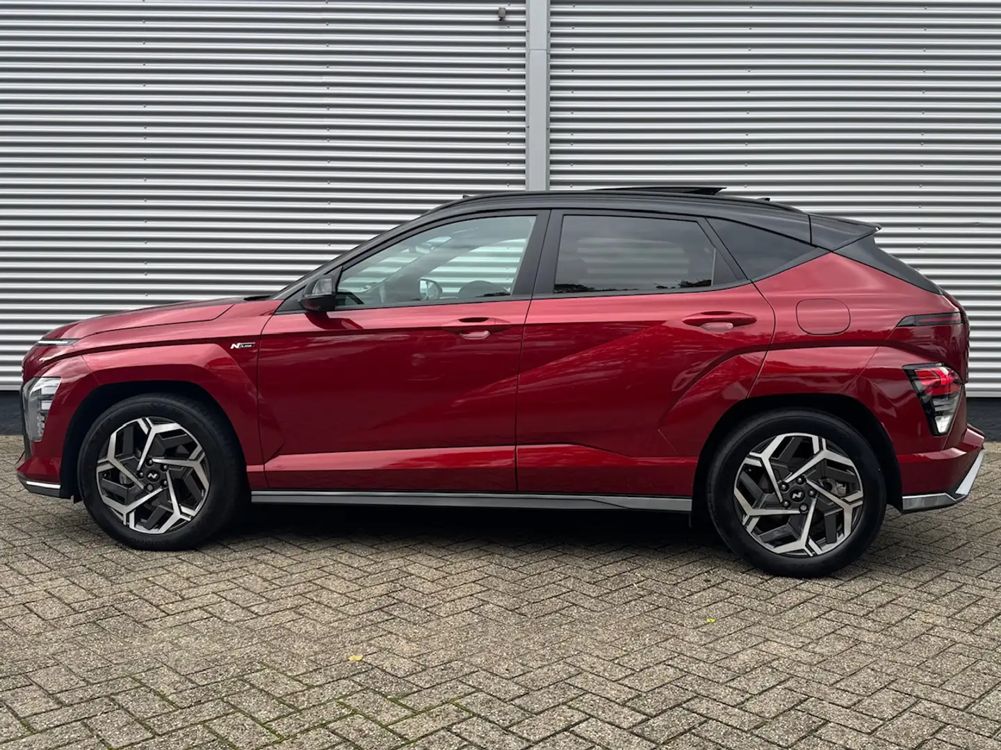 Hyundai KONA 1.6 GDI HEV 141pk DCT N Line Sky | Schuif/Kantelda Rood - 2