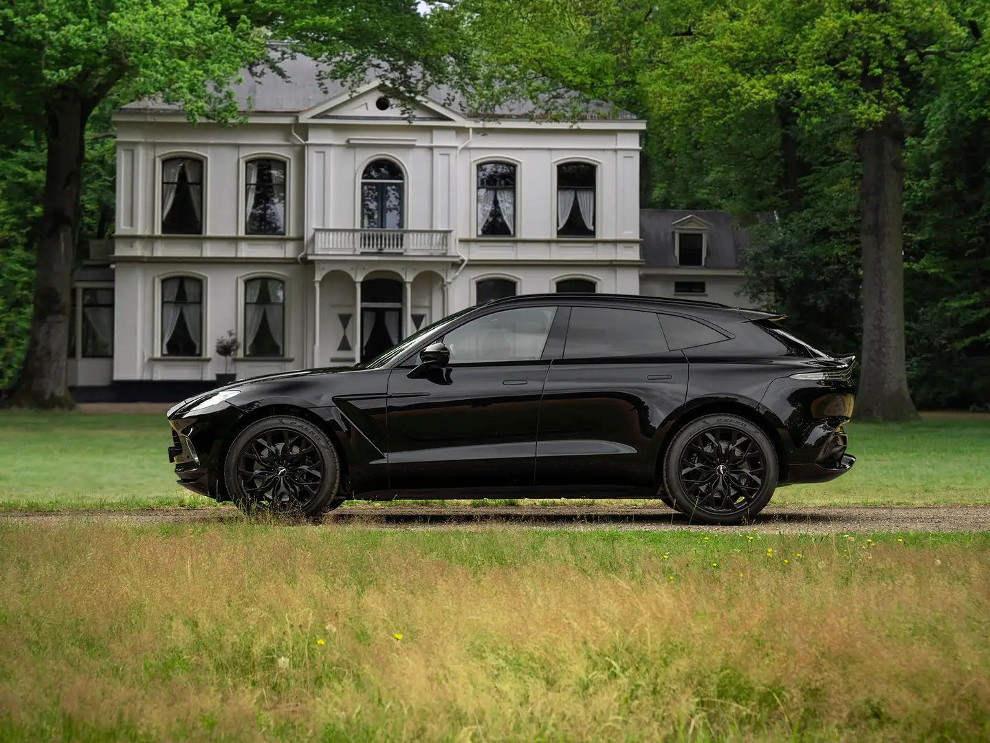 Aston Martin DBX 550 4.0 V8 | Panoramadak | 360 cam | Premium Audio Чорний - 1