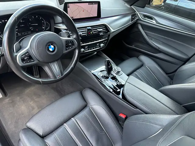 BMW 5 Series view 10