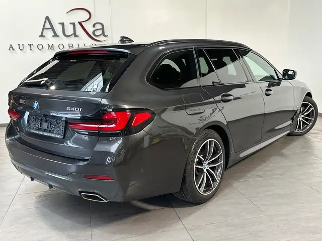 BMW 5 Series view 4