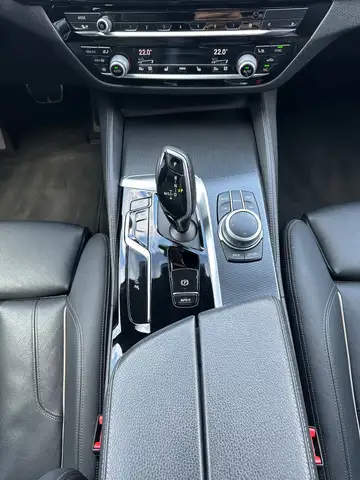 BMW 5 Series view 15