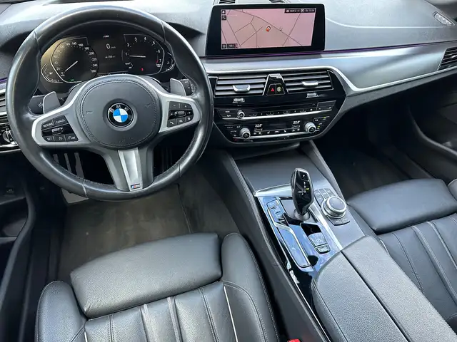 BMW 5 Series view 13
