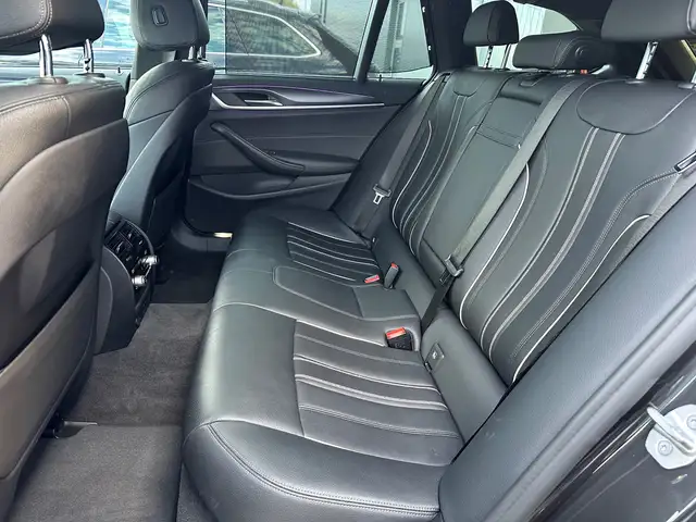BMW 5 Series view 12