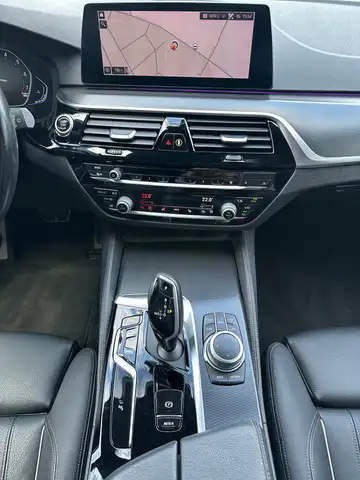 BMW 5 Series view 14