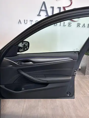 BMW 5 Series view 9