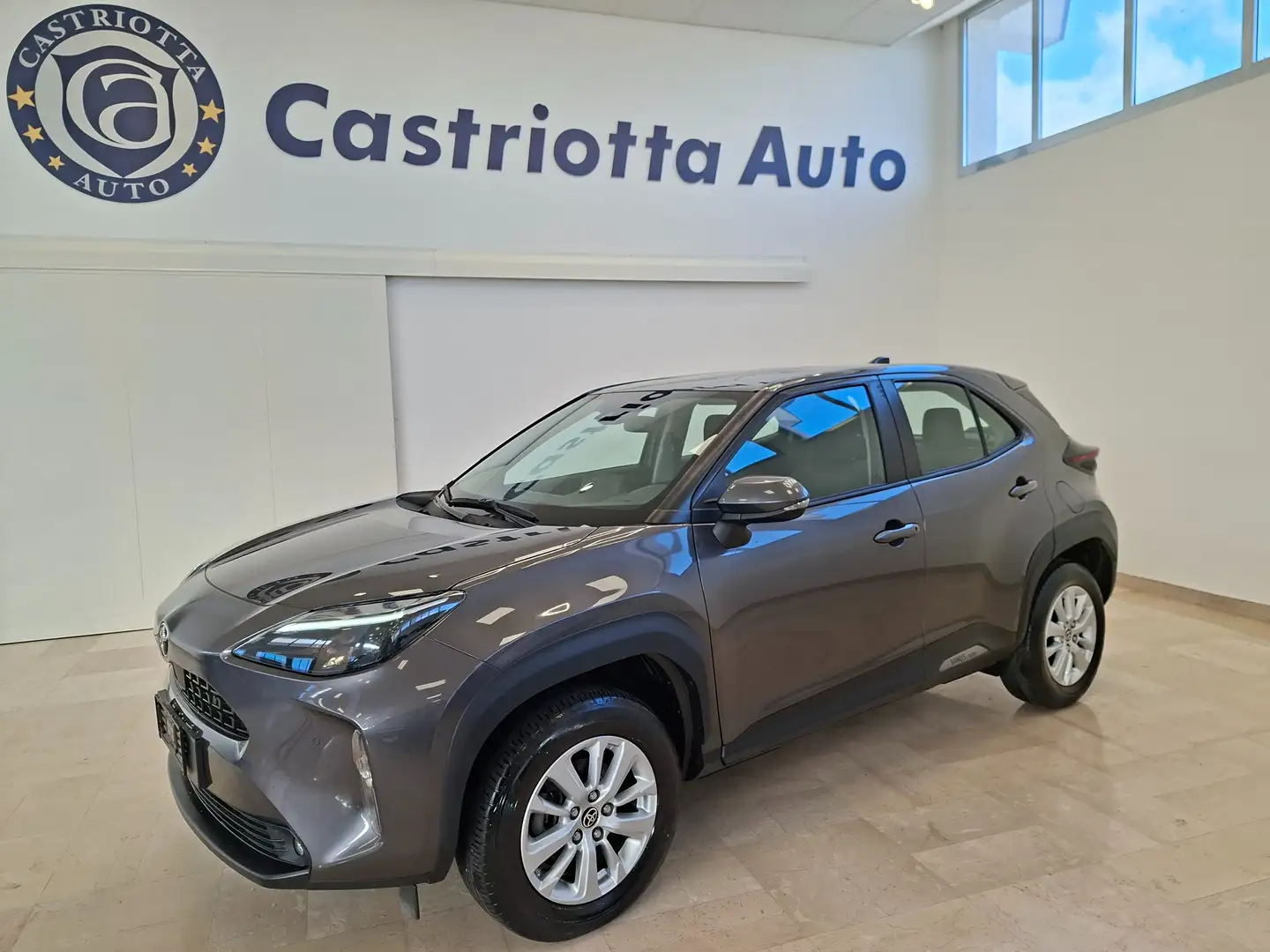 Toyota Yaris Cross 1.5h Business fwd 116cv e-cvt KM 53.145 !!! Grigio - 1