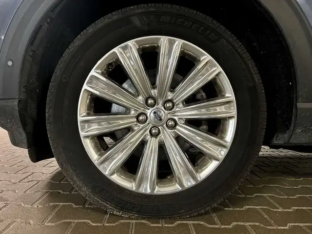 Ford Explorer view 9