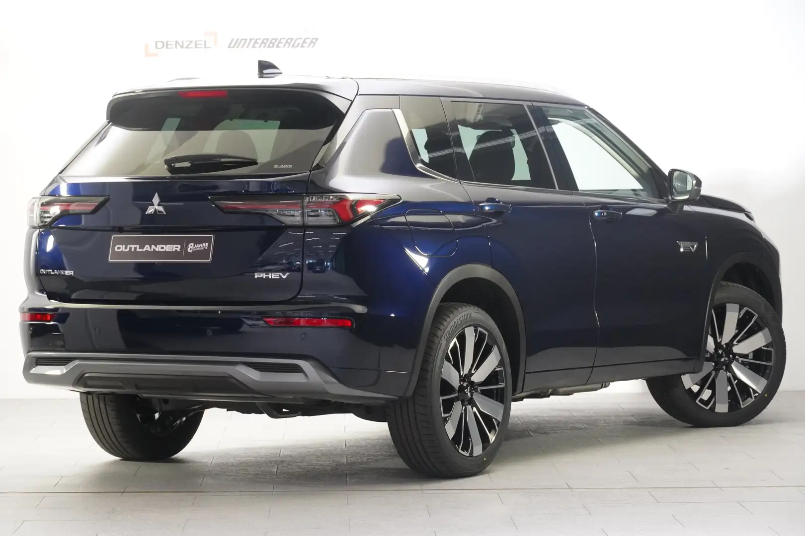 Mitsubishi Outlander PHEV 2,4 4WD Diamond Leder Schwarz AT 26 Blau - 2
