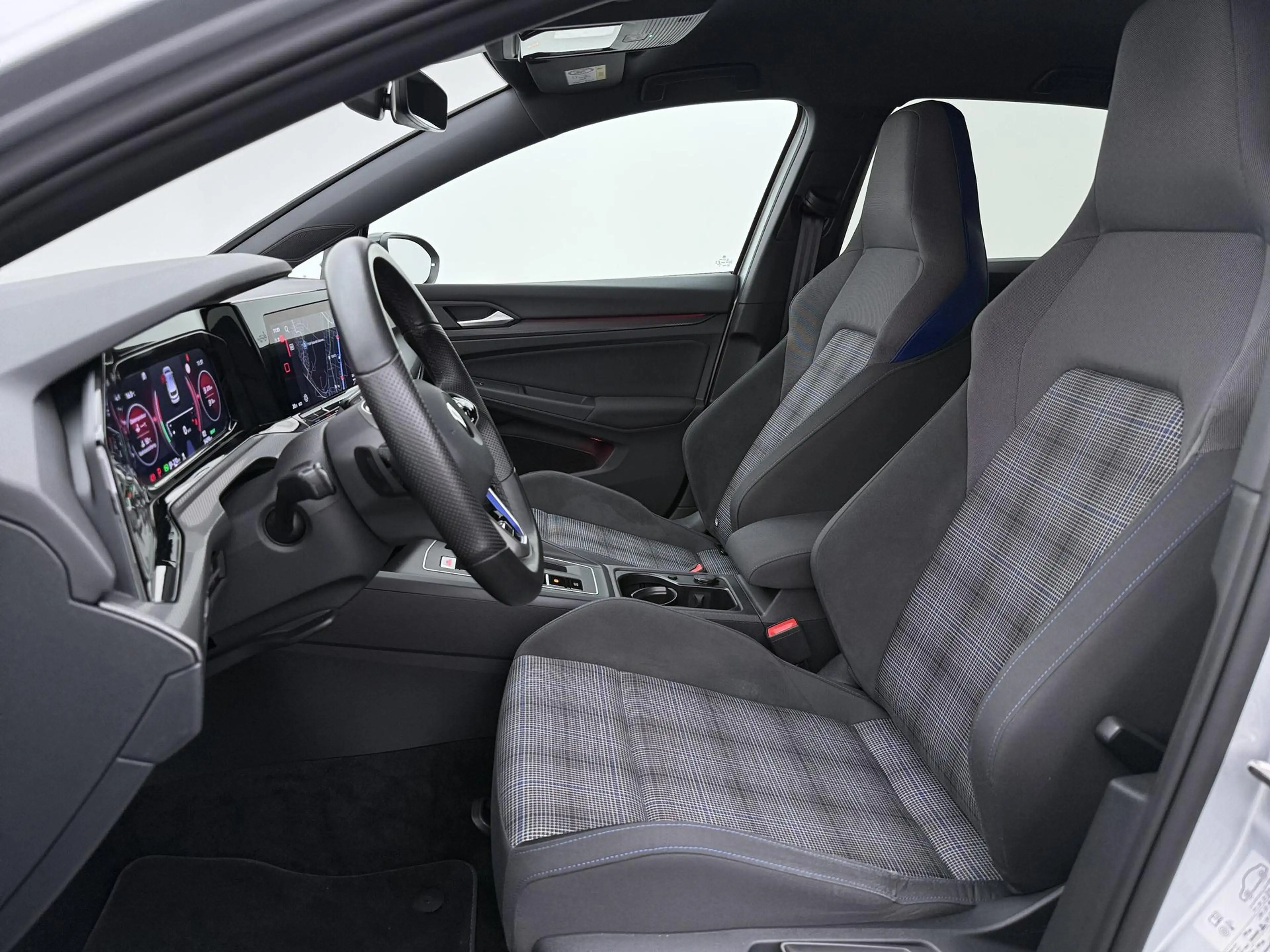 Volkswagen Golf GTE 1.4 eHybrid | Navigatie | Camera | 18" | Black Sty — photo 4