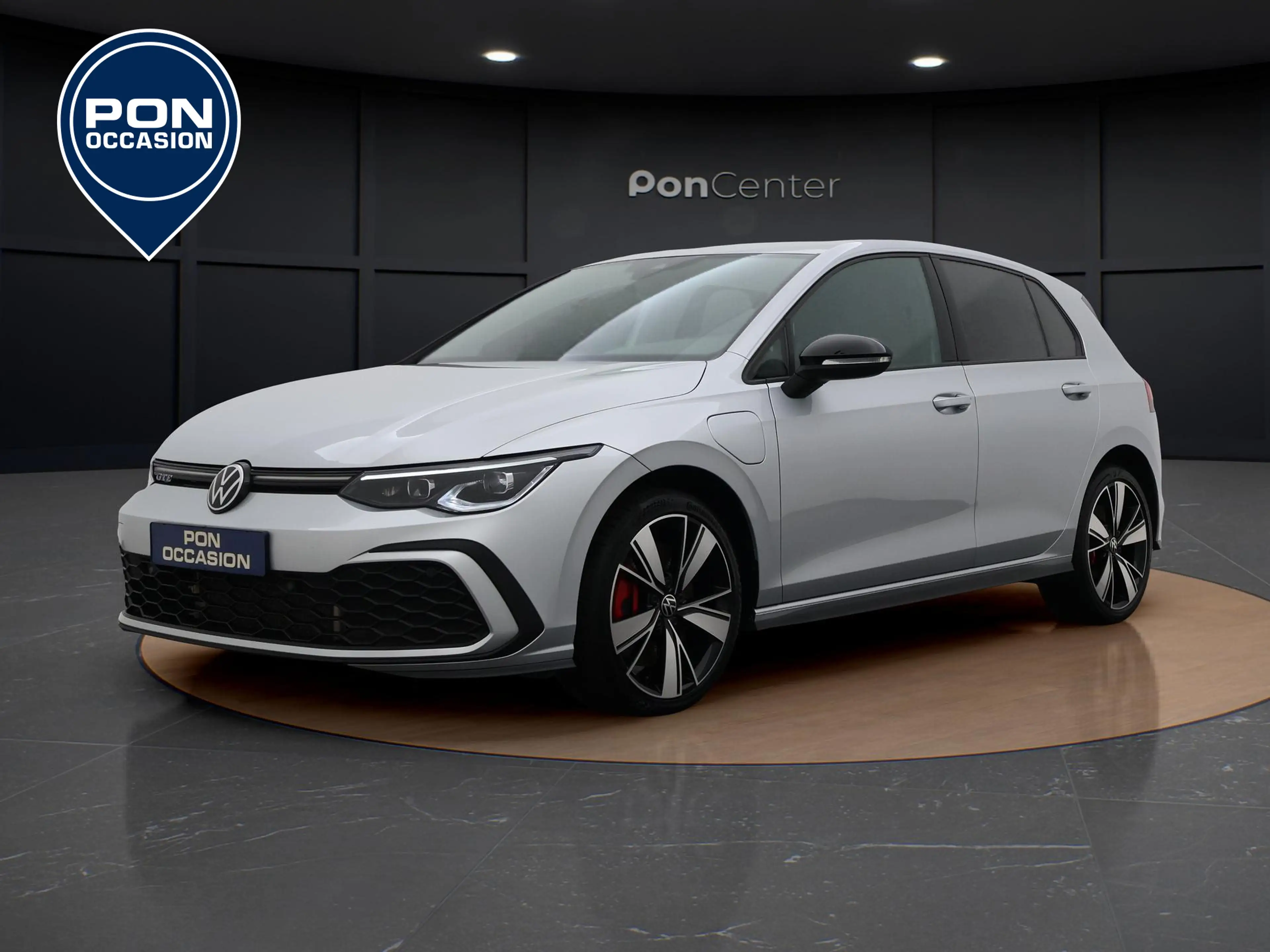 Volkswagen Golf GTE 1.4 eHybrid | Navigatie | Camera | 18" | Black Sty
