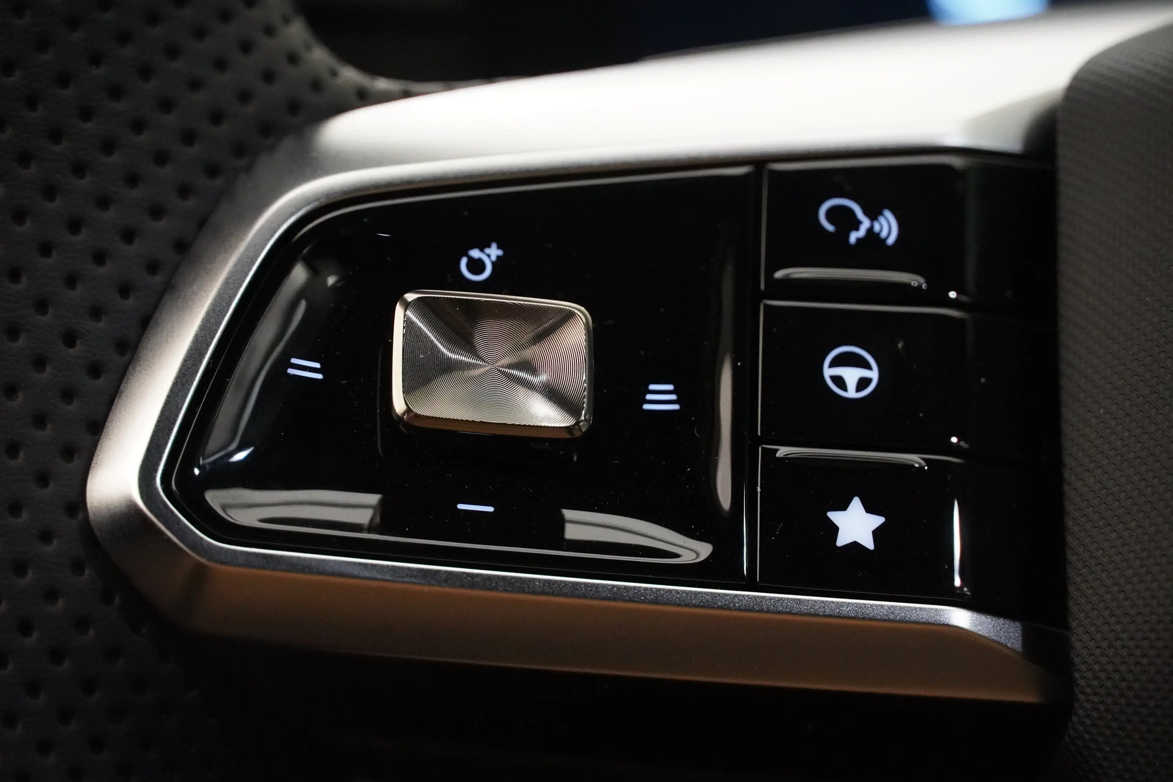 MG HS PHEV+ Luxury 25.5 GRATIS Winterreifen ab EUR34750 — photo 8