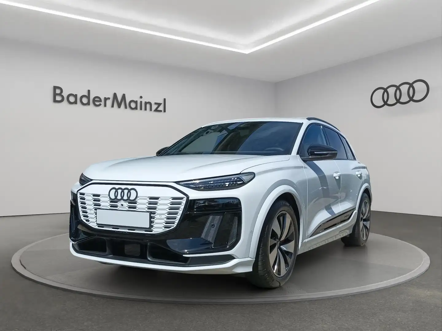 Audi Q6 e-tron quattro S Line B&O LFW HUD 2MMI Pano Blanc - 1