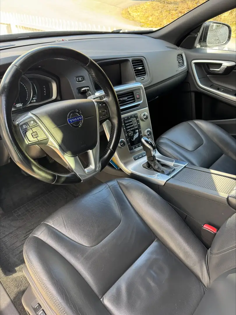 Volvo V60 V60 D6 Twin Engine Geartronic Momentum Weiß - 2