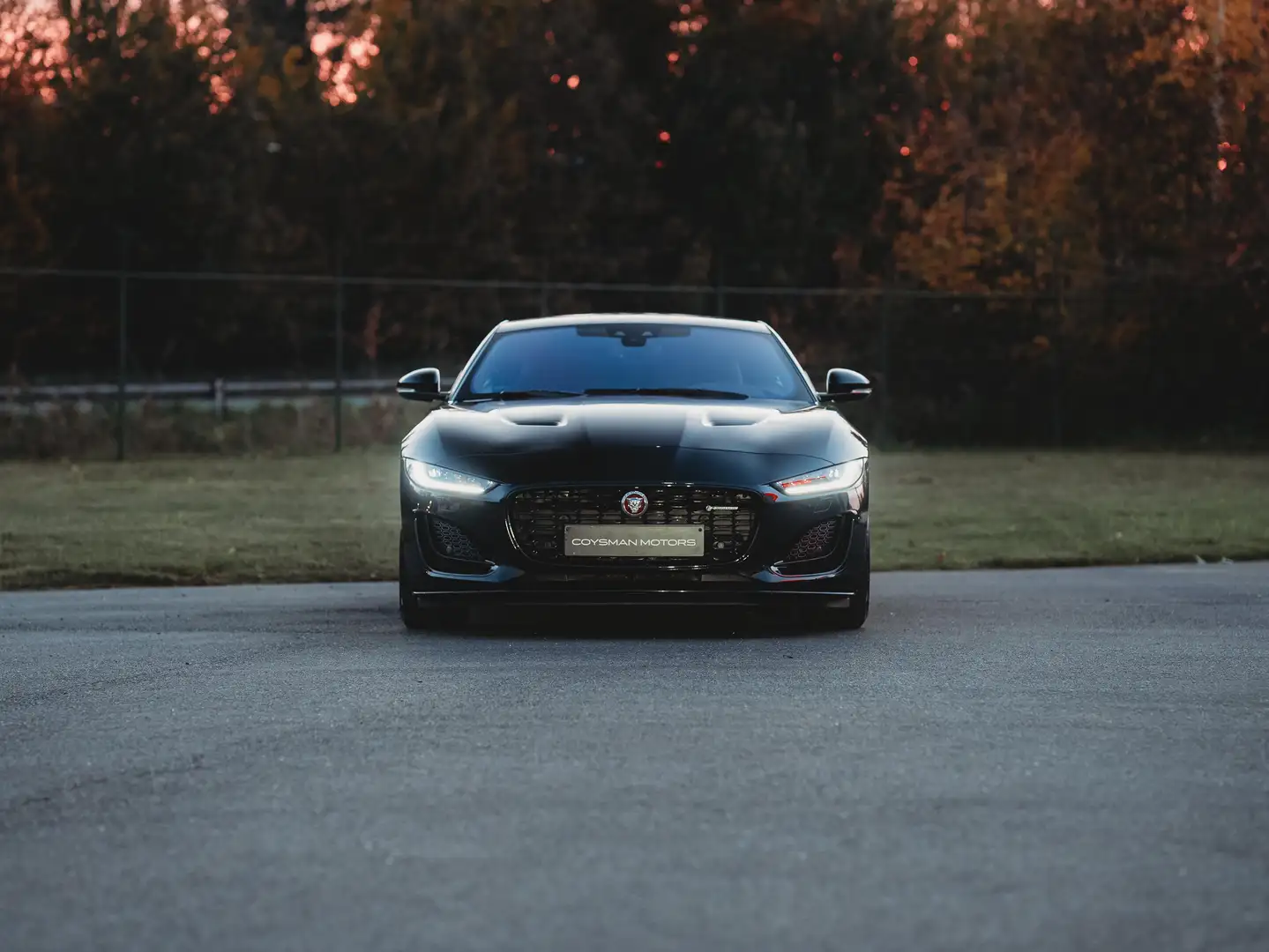 Jaguar F-Type Coupe P300 R-Dynamic/Meridian/PerfromanceS./Pano Schwarz - 2