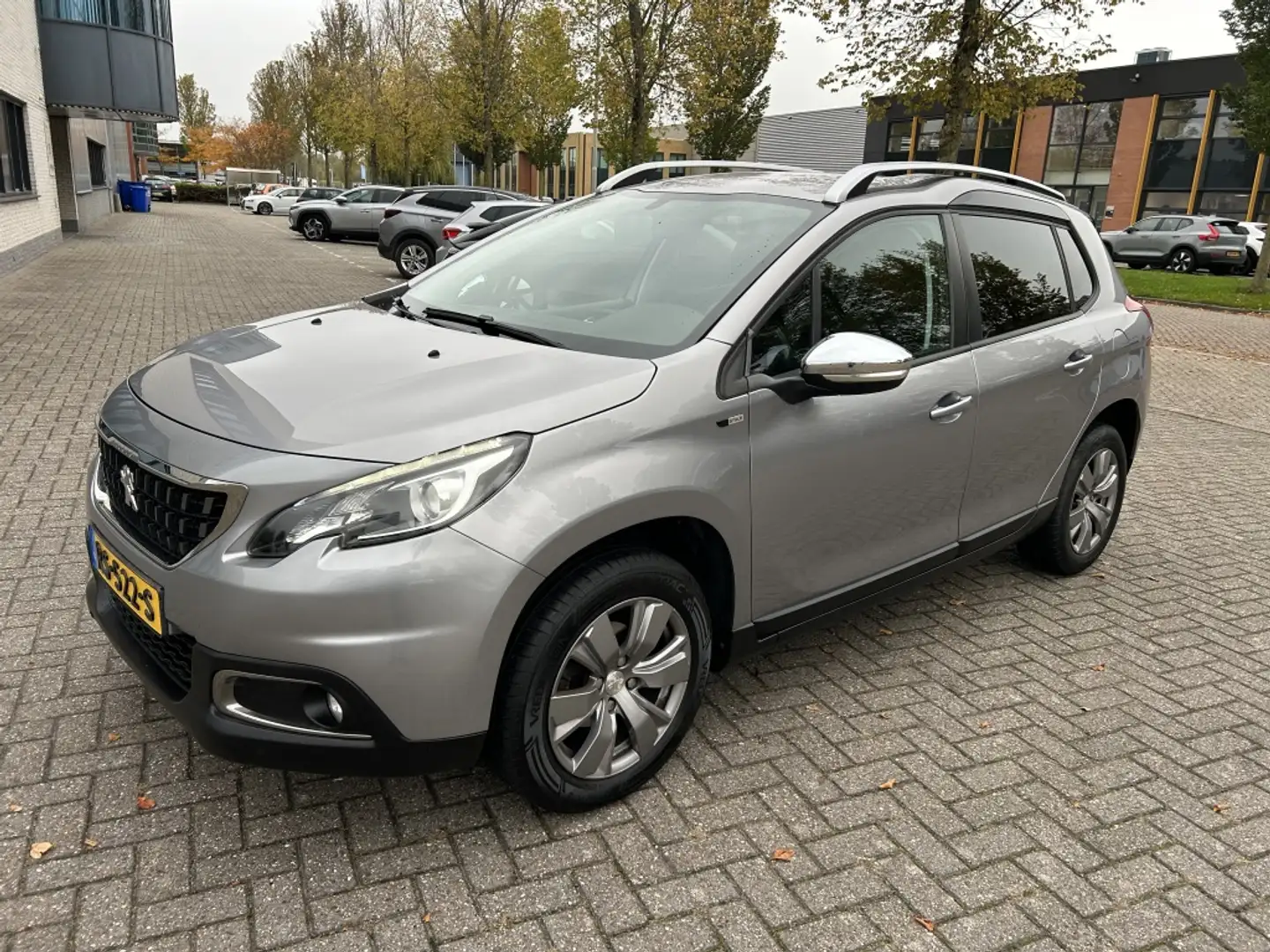 Peugeot 2008 1.2 VTI Style CRUISE PDC NAVI LED LMV. Gris - 1