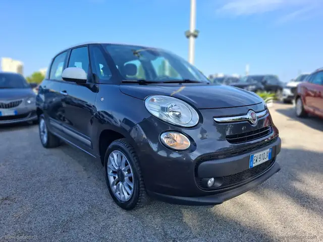 Fiat 500l view 3
