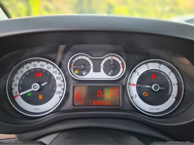 Fiat 500l view 11