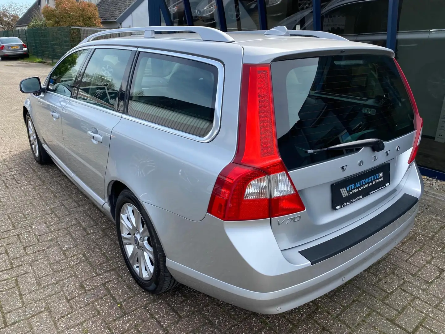 Volvo V70 2.5FT Summum 230PK LEER / XENON / ADAPTIVE CRUISE Zilver - 2