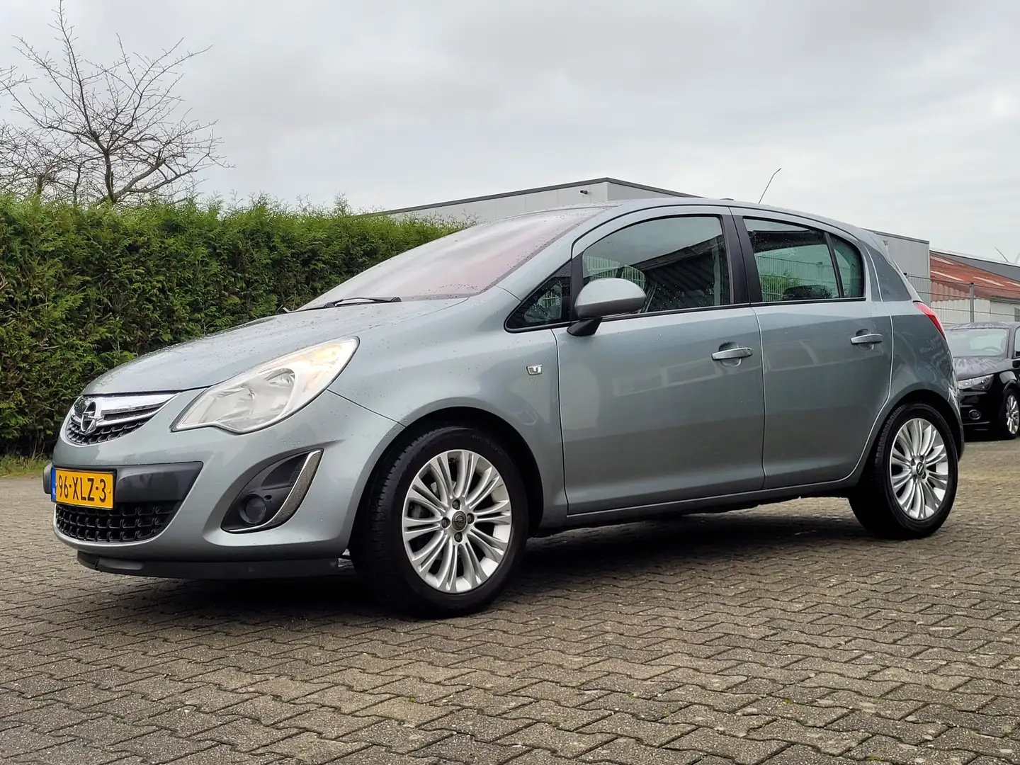 Opel Corsa 1.4-16V Cosmo CRUISE PDC Grijs - 2