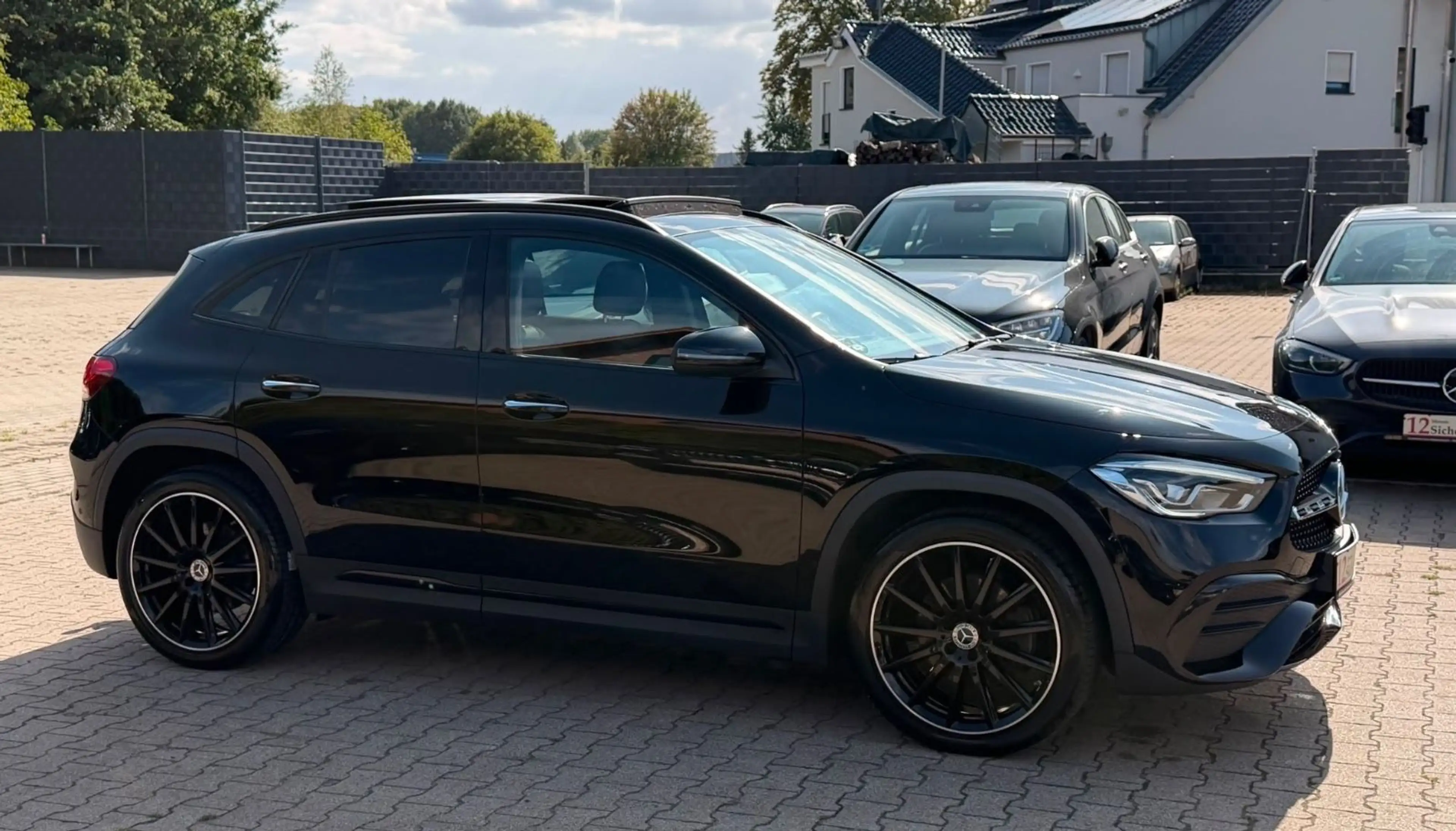 Mercedes-Benz GLA 220 GLA220d 4Matic AMG LINE-8G-DCT-PANODACH-R.CAMERA — photo 3