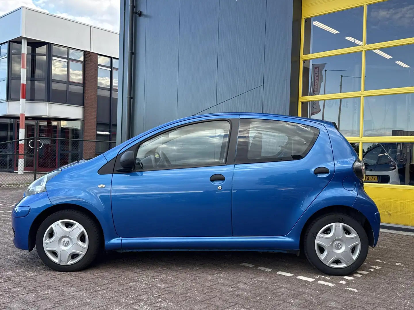 Toyota Aygo 1.0-12V Cool Azul - 2