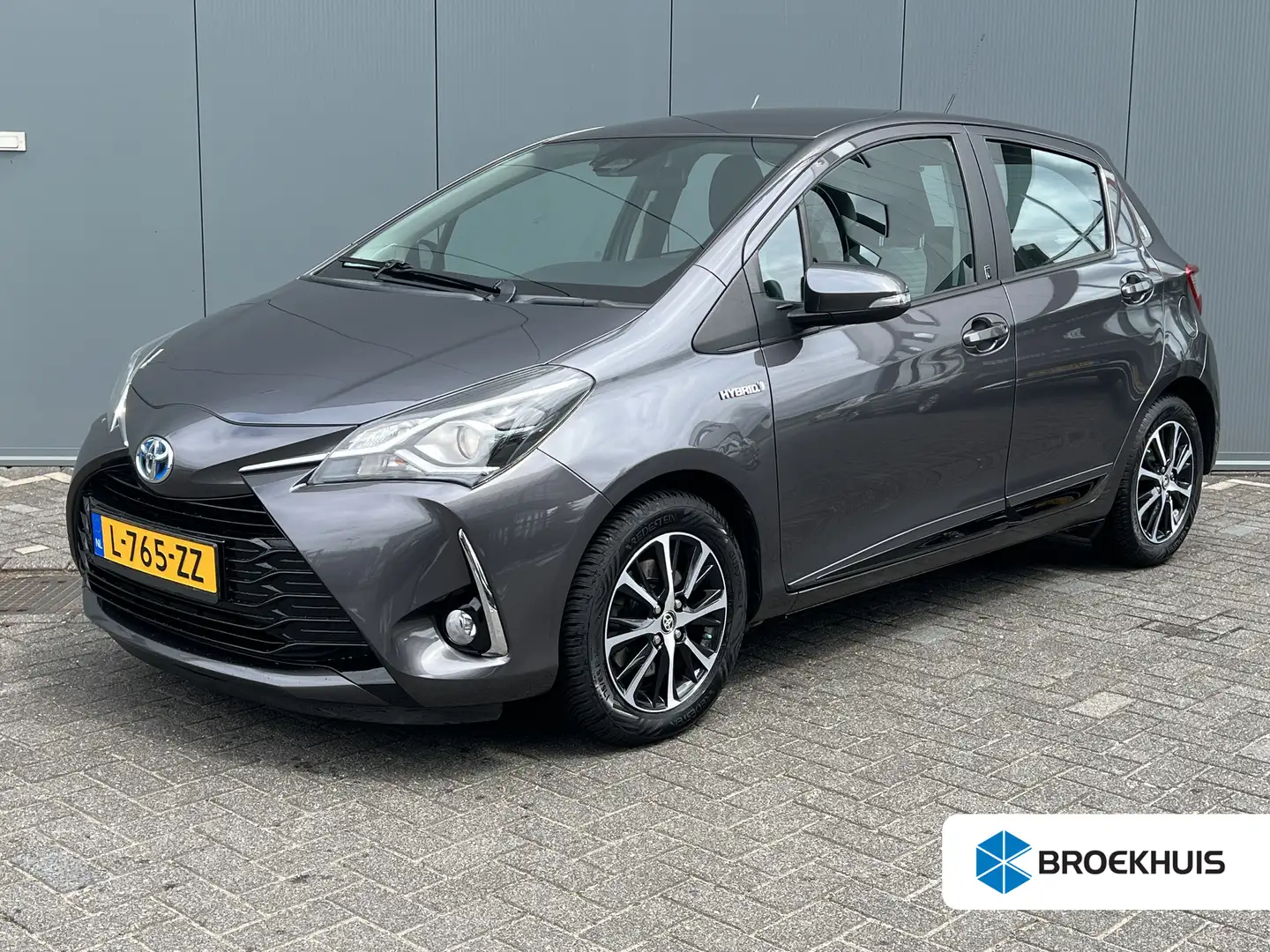 Toyota Yaris 1.5 Hybrid Active Automaat | Camera | Stoelverwarm Grijs - 1
