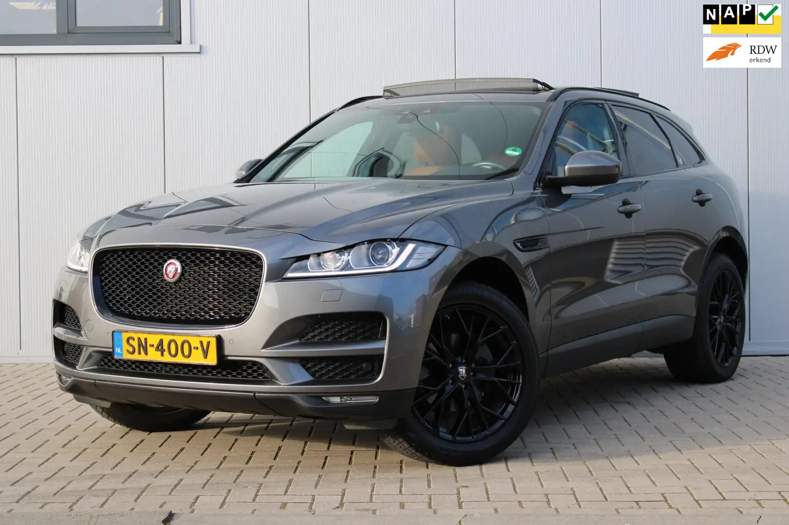 Jaguar F-Pace 2.0 Portfolio AWD 25t PANO I CRUISE I AFN. TREKH. Gris - 1