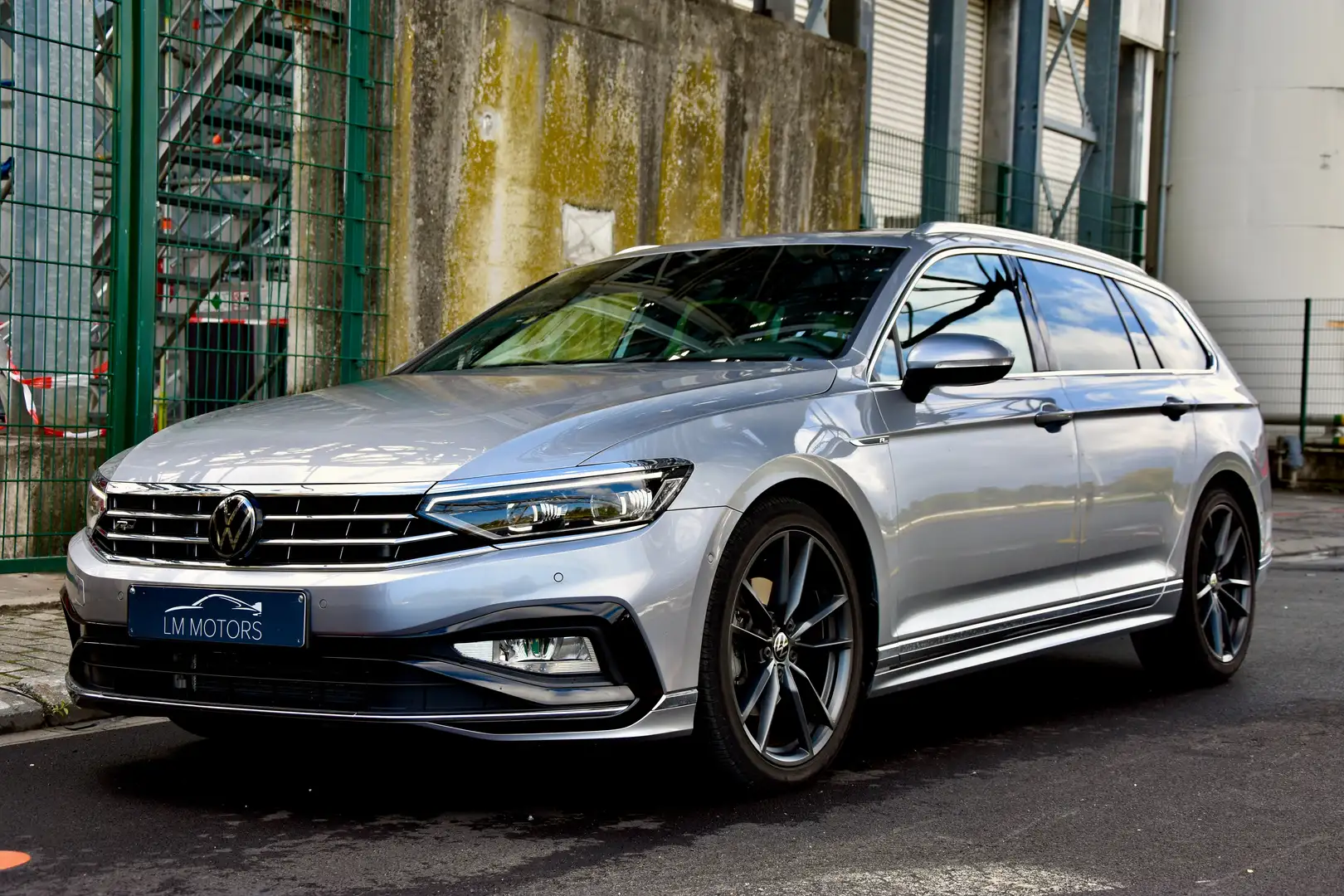Volkswagen Passat 2.0TDi **R-LINE** NEW (!) VIRTUAL COCKPIT Argent - 2