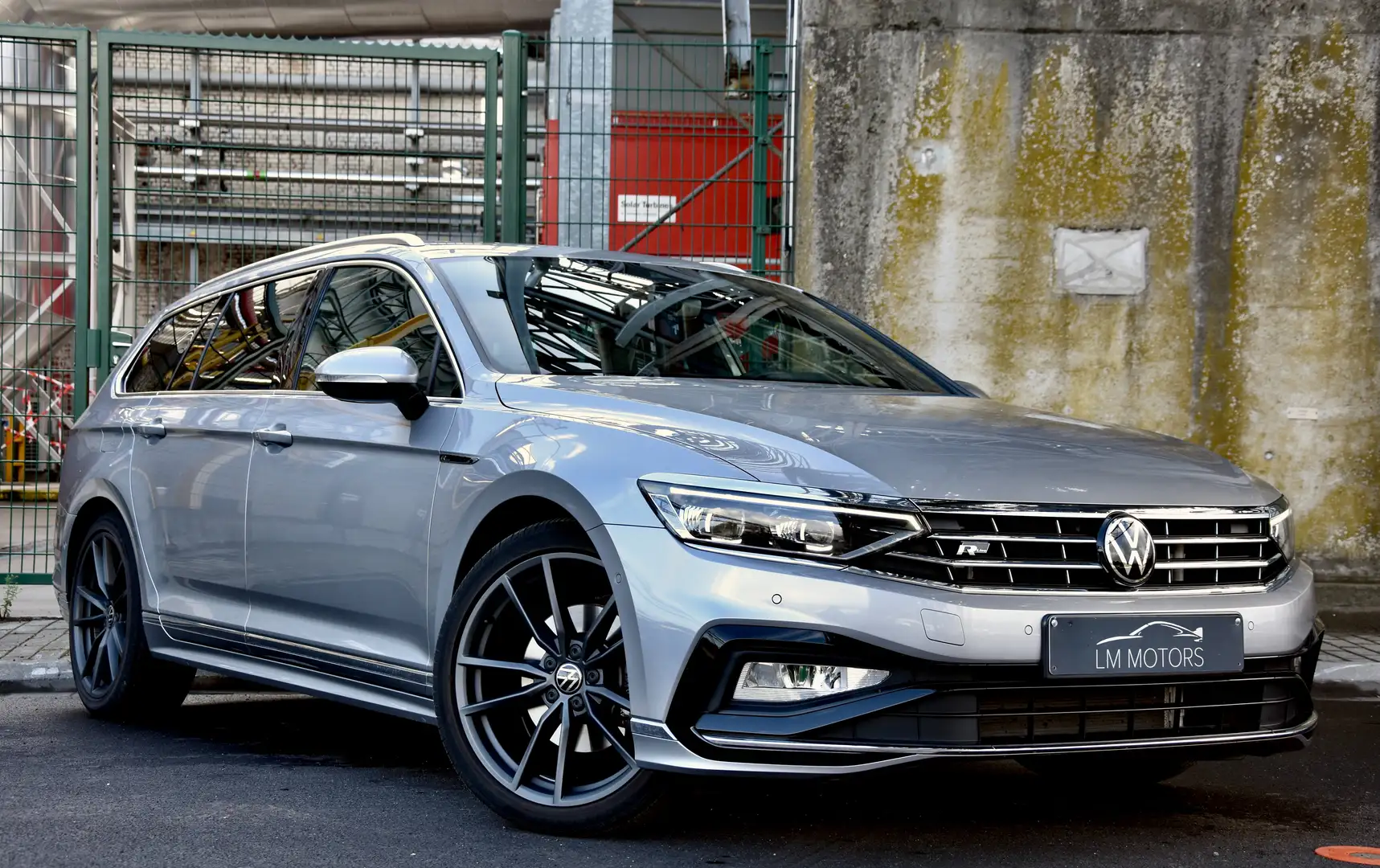 Volkswagen Passat 2.0TDi **R-LINE** NEW (!) VIRTUAL COCKPIT Argent - 1