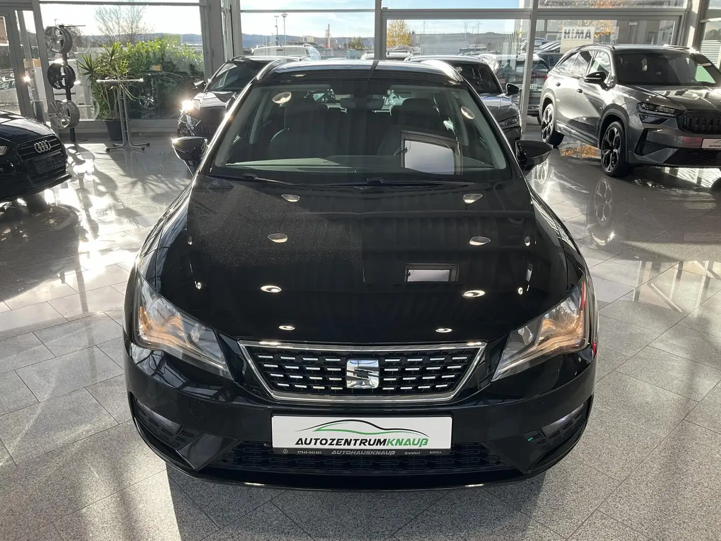 SEAT Leon ST 1.4TSI Xcellence AHK Navi R-Kam Family-Pak Wint Schwarz - 2