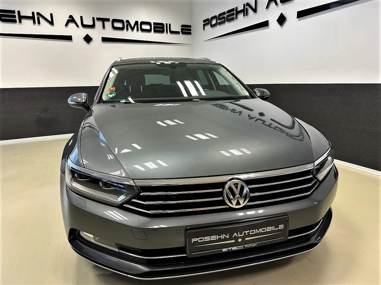 Volkswagen Passat Variant 2.0 TDI DSG Highline 4Motion LED Leder ACC Grigio - 2