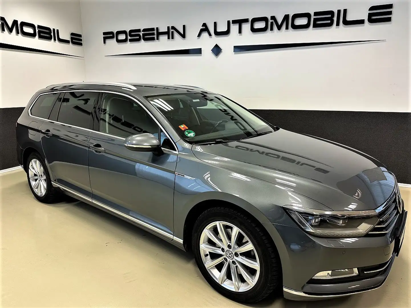 Volkswagen Passat Variant 2.0 TDI DSG Highline 4Motion LED Leder ACC Grigio - 1