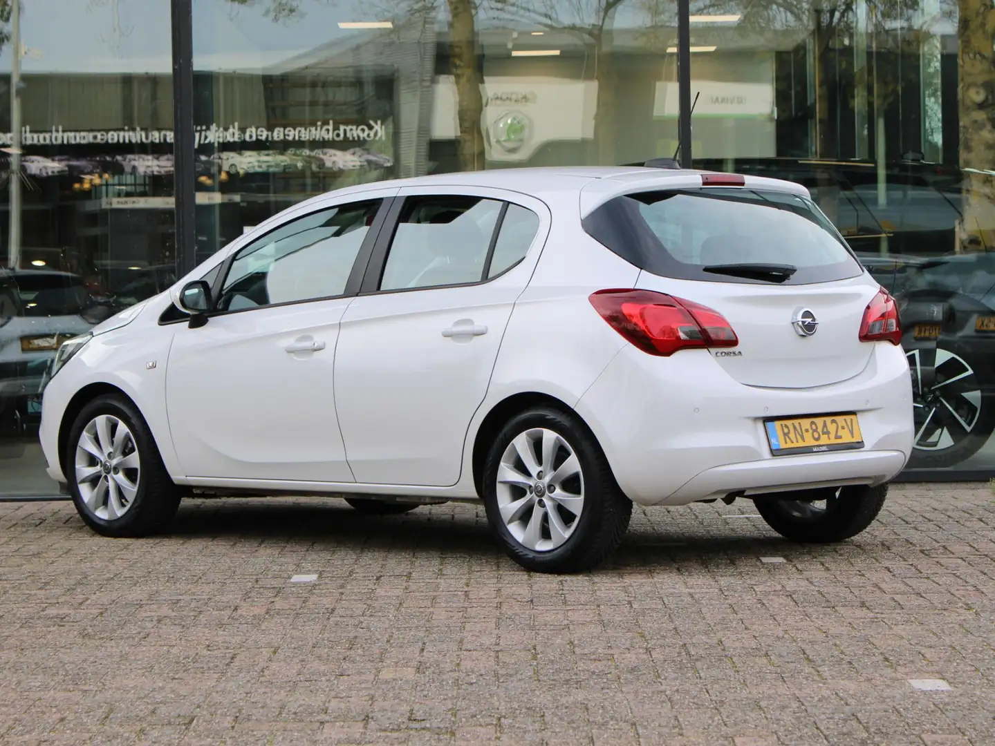 Opel Corsa 1.4 Favourite | Navi / Airco / Cruise Wit - 2