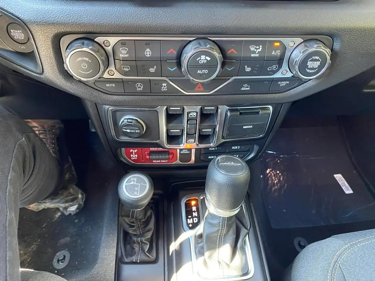 Jeep Gladiator снимка Jeep Gladiator