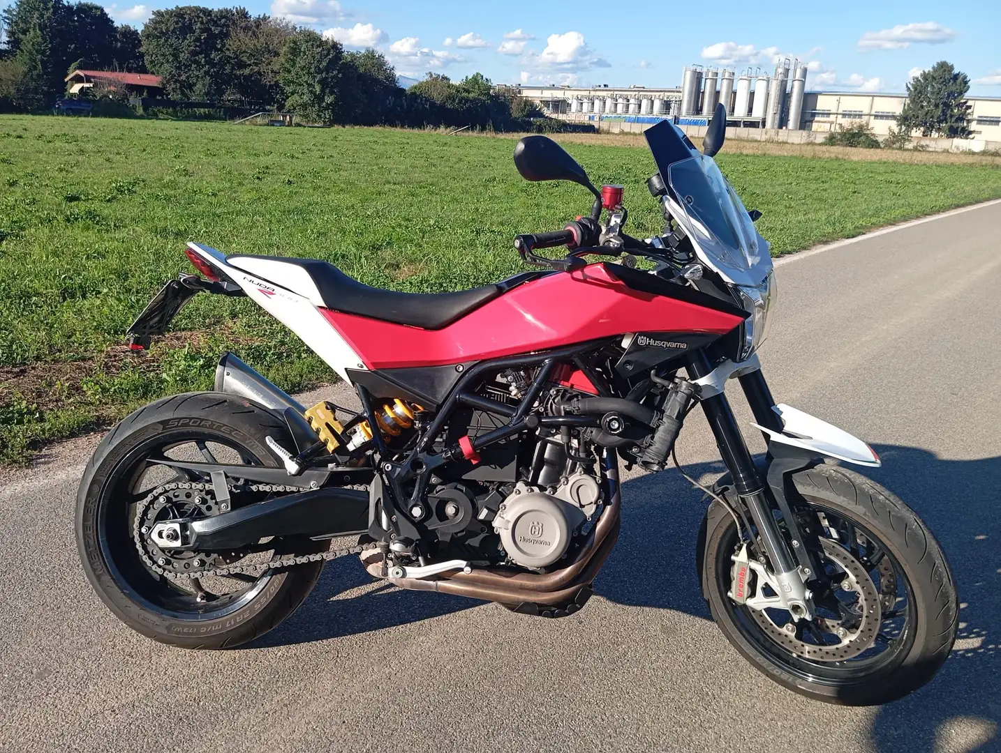 Husqvarna Nuda 900 R Piros - 2