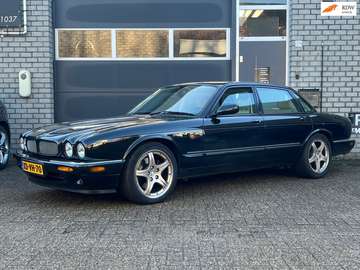 4.0 V8 SUPERCHARGET NL auto boekjes T.I.